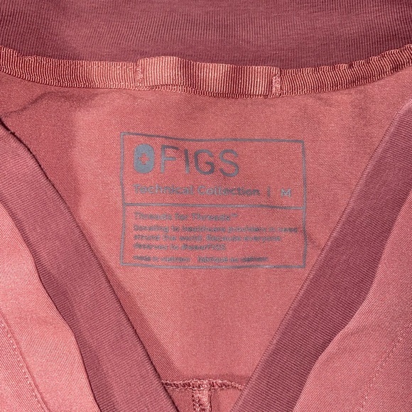 FIGS TECHNICAL COLLECTION SCRUB TOP SIZE M. - Picture 2 of 2